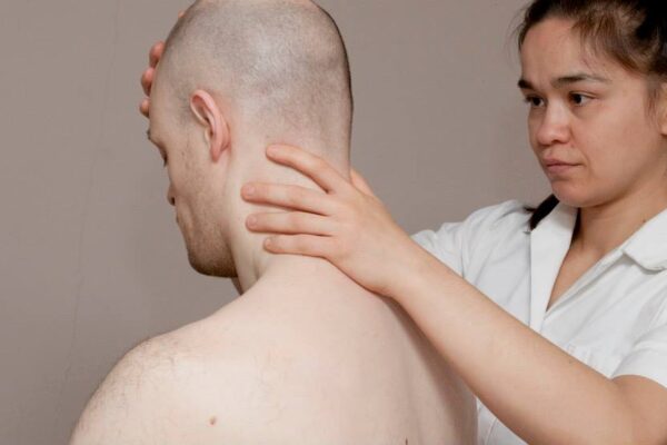 Neck injuries in contact sports: “burners” and “stingers”